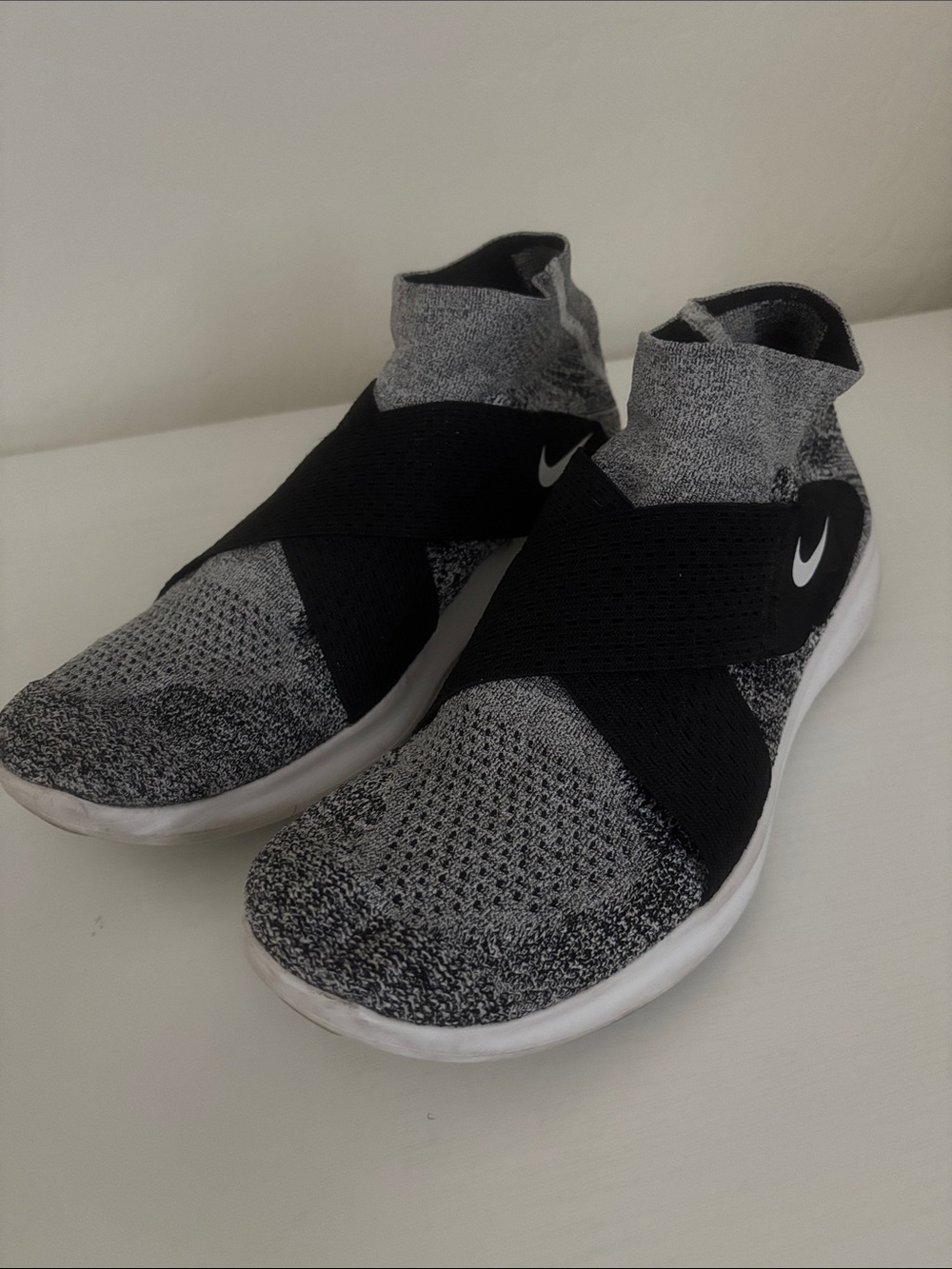 Nike Men’s Black & Gray Knit Cross-Strap Athletic Sneakers